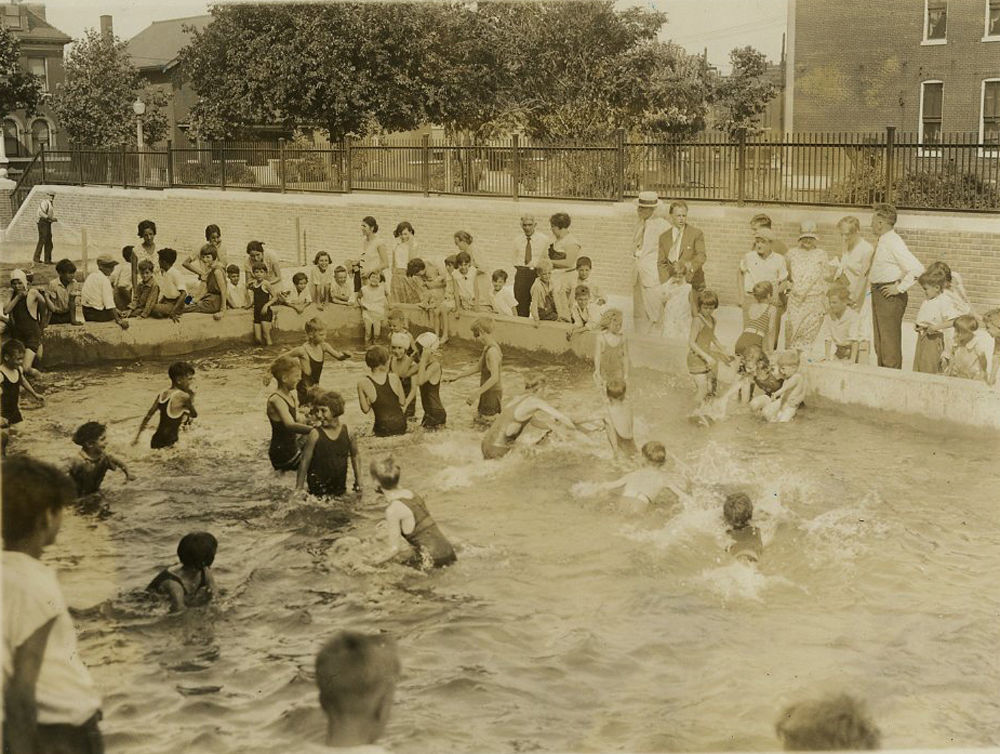 1930: Wading pool